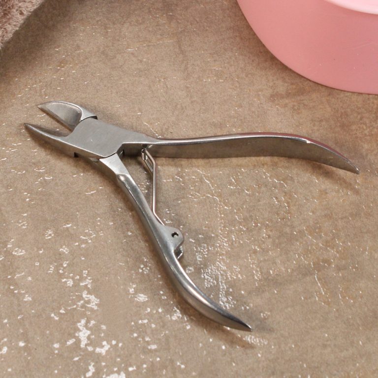 Pinza Cutícula